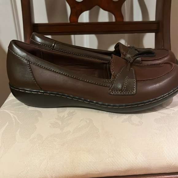 Collection by Clarks b23 brown leather women’s size 8 - Picture 3 of 6